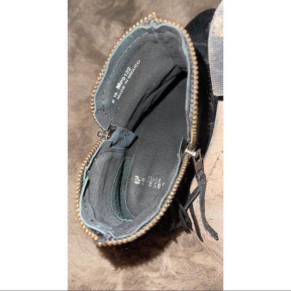 Ankle corral boots - Picture 3 of 3